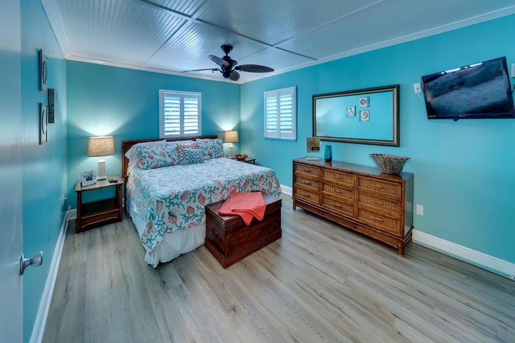 Beach Getaway Pool Condo Between The Island Marina And Beach Bradenton Beach Exteriér fotografie