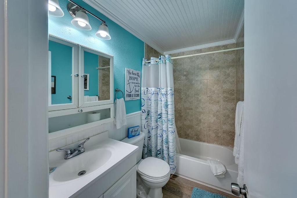 Beach Getaway Pool Condo Between The Island Marina And Beach Bradenton Beach Exteriér fotografie