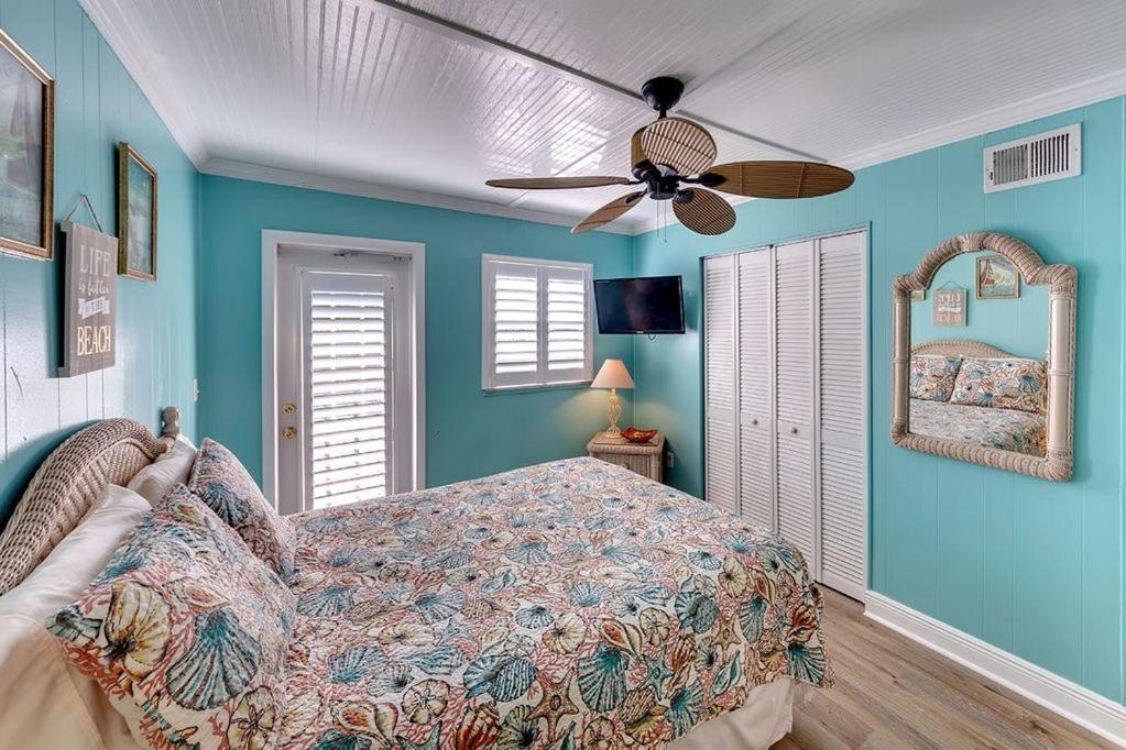 Beach Getaway Pool Condo Between The Island Marina And Beach Bradenton Beach Exteriér fotografie