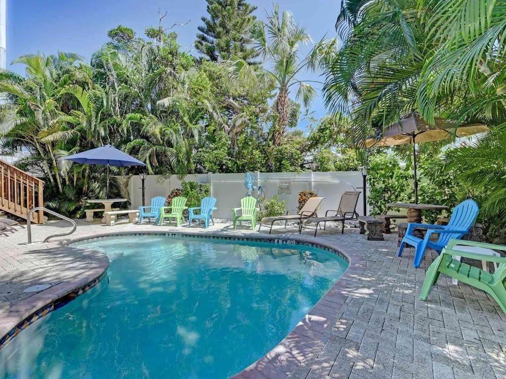 Beach Getaway Pool Condo Between The Island Marina And Beach Bradenton Beach Exteriér fotografie