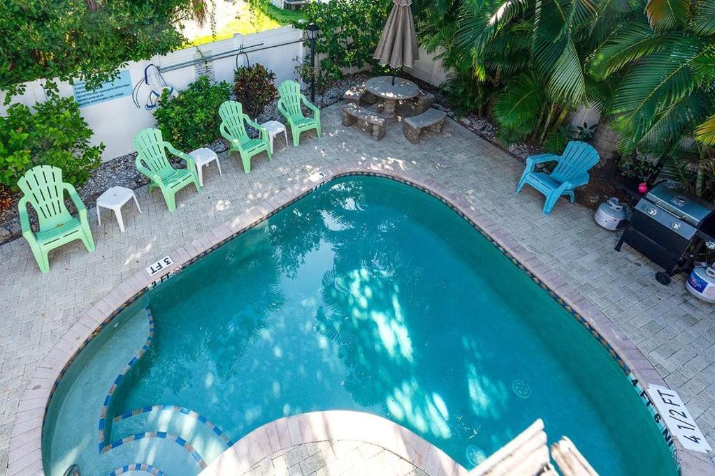 Beach Getaway Pool Condo Between The Island Marina And Beach Bradenton Beach Exteriér fotografie