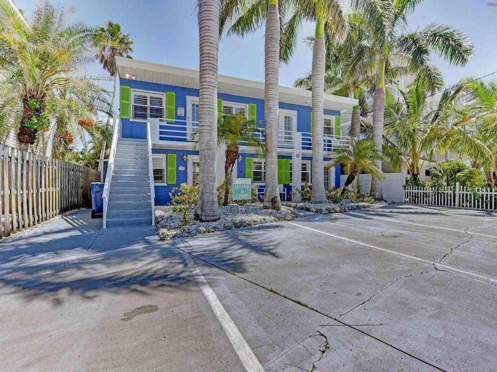 Beach Getaway Pool Condo Between The Island Marina And Beach Bradenton Beach Exteriér fotografie