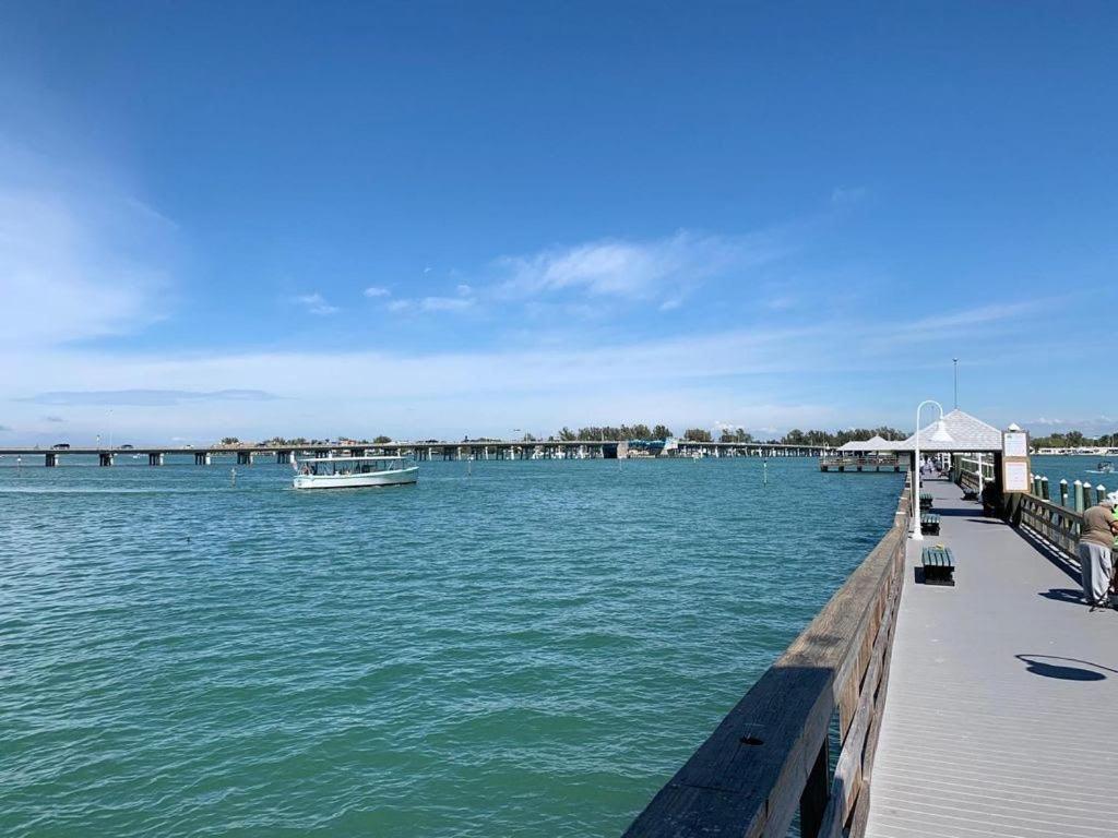 Beach Getaway Pool Condo Between The Island Marina And Beach Bradenton Beach Exteriér fotografie