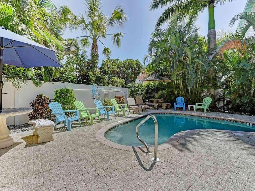 Beach Getaway Pool Condo Between The Island Marina And Beach Bradenton Beach Exteriér fotografie