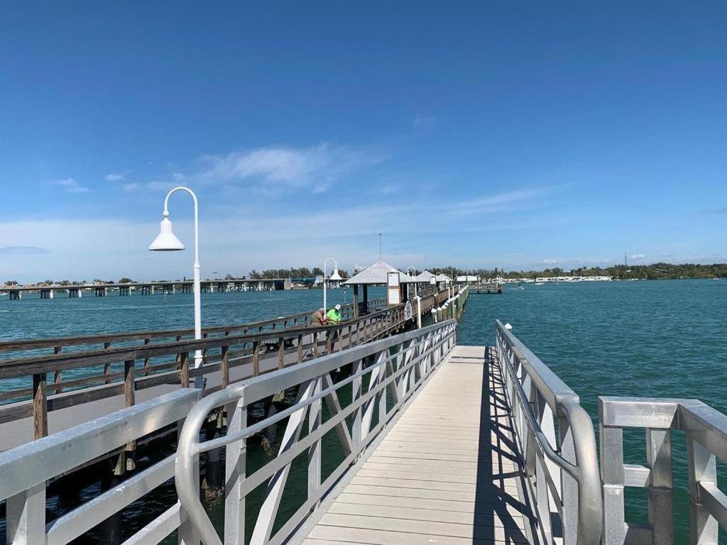 Beach Getaway Pool Condo Between The Island Marina And Beach Bradenton Beach Exteriér fotografie
